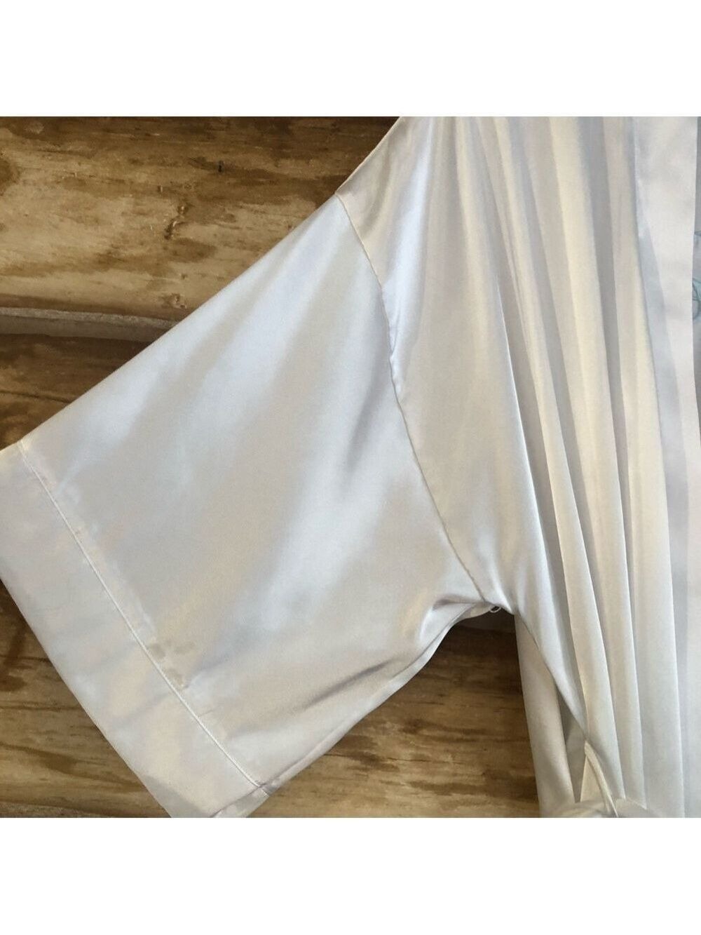 Gilligan & O’Malley white satin Bride robe size M/L - Picture 8 of 10